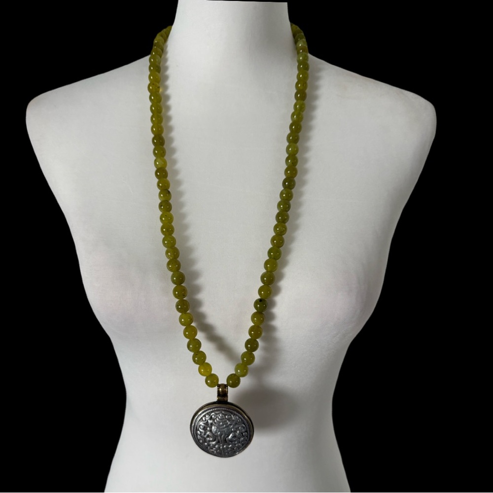 Jade green stones vintage ethnic pendant necklace